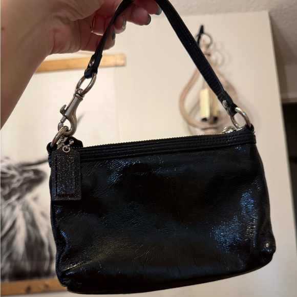 Coach Poppy Black Patent Wristlet with light grey Leopard Interior - Picture 3 of 7